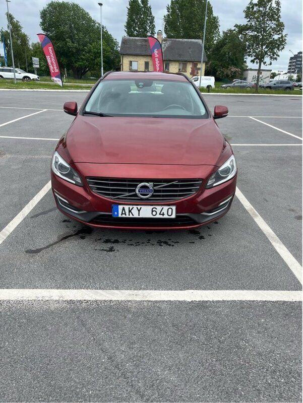 Röd Begagnad 2014 Volvo V60 Momentum Kombi | 115 000 kr (Marknadspris) - Bild 1/4