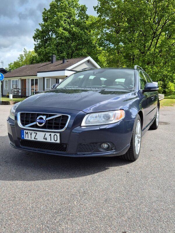 Blå Begagnad 2013 Volvo V70 Momentum Kombi | 95 000 kr (Marknadspris) - Bild 1/4