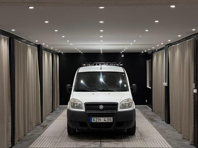 Begagnad Fiat Doblò 75 HK (55 kW) 2007 Vit Minibuss