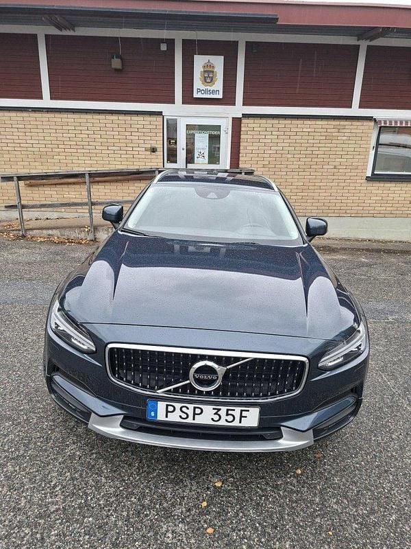 Blå Begagnad 2020 Volvo V90 CC Momentum Kombi | 340 000 kr (Bra pris) - Bild 1/2