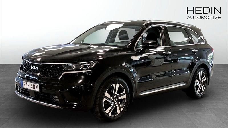 Svart (black) Begagnad 2023 Kia Sorento SUV | 479 900 kr (Marknadspris) - Bild 1/4