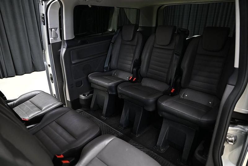 Begagnad Ford Tourneo 185 HK (136 kW) 2022 Grå Minibuss