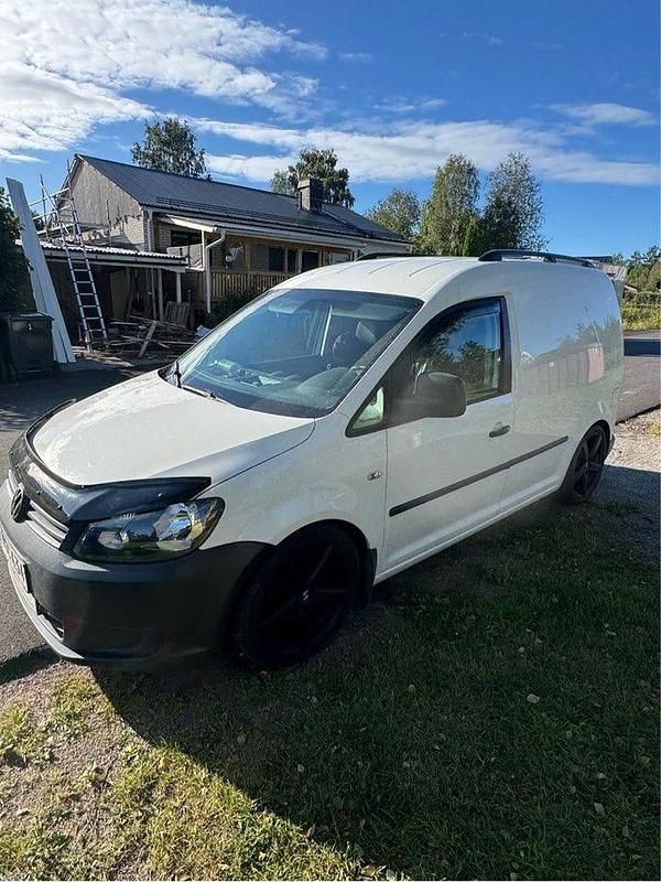Vit Begagnad 2015 VW Caddy Minibuss | 64 000 kr (Marknadspris) - Bild 1/3