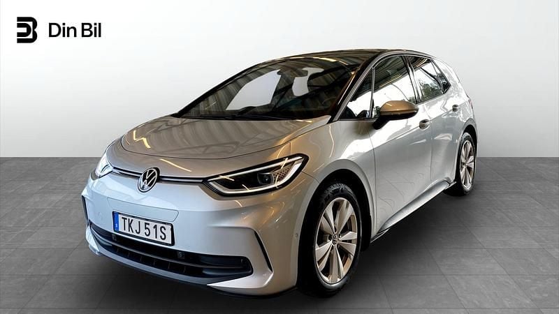 Silver Begagnad 2024 VW ID.3 Pro Performance Halvkombi | 384 500 kr (Bra pris) - Bild 1/4