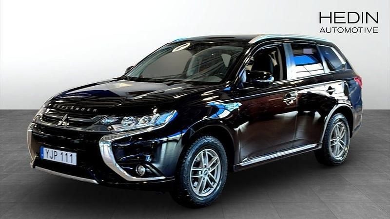 Begagnad Mitsubishi Outlander 203 HK (149 kW) 2016 Svart SUV