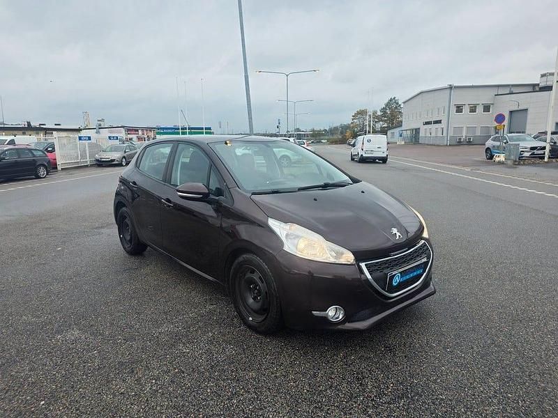 Svart Begagnad 2012 Peugeot 208 Halvkombi | 49 200 kr (Marknadspris) - Bild 1/4