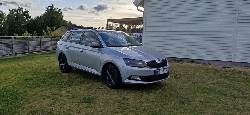 Silver Begagnad 2017 Skoda Fabia Style Kombi | 90 000 kr (Bra pris) - Bild 1/4