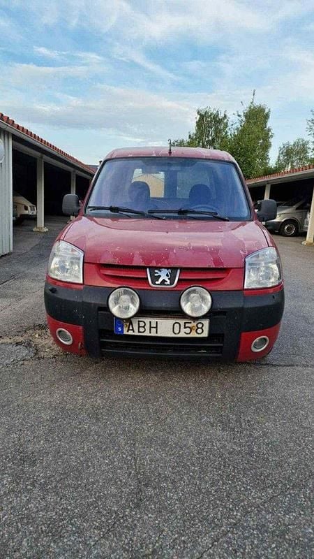 Röd Begagnad 2007 Peugeot Partner Minibuss | 5 000 kr (Superpris) - Bild 1/4