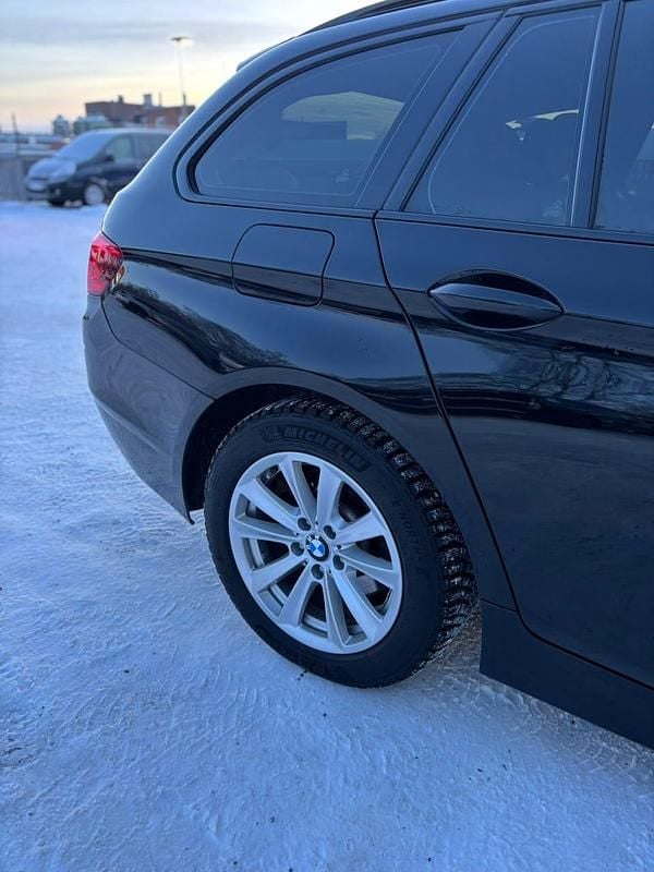 Begagnad BMW 520 190 HK (139 kW) 2017 Svart skinn Kombi