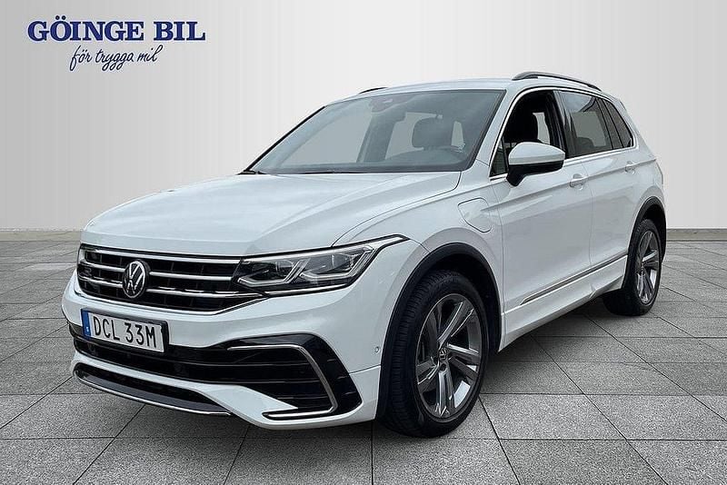 Vit Begagnad 2023 VW Tiguan R-line SUV | 399 000 kr (Lite dyr) - Bild 1/3