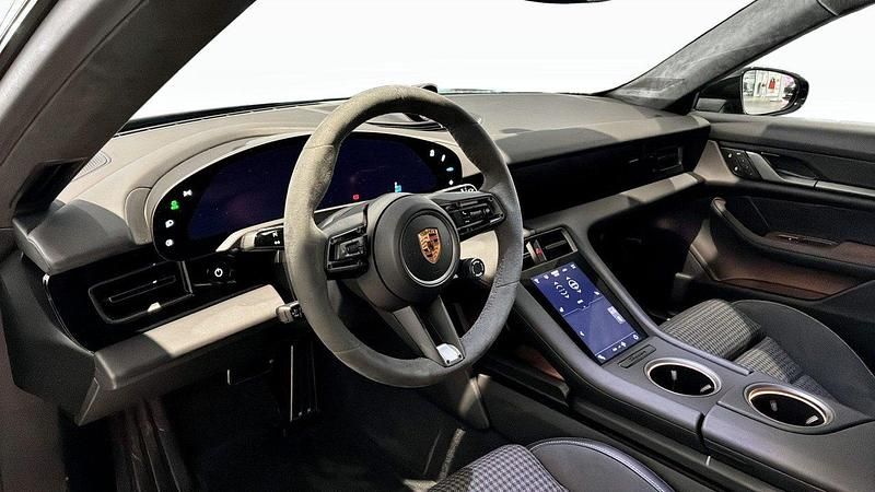 Begagnad Porsche Taycan Sport Turismo 319 kW (435 HK) 2024 Svart Sedan