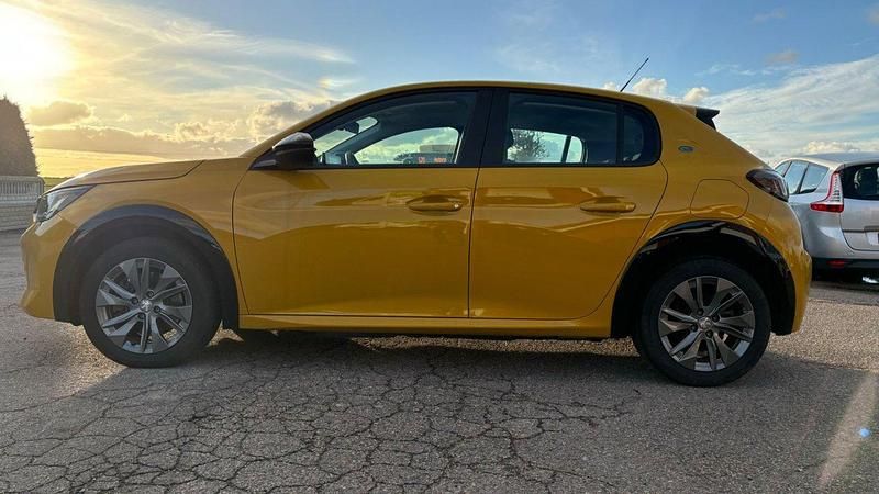 Gul Begagnad 2022 Peugeot e-208 Halvkombi | 204 900 kr (Dyr) - Bild 1/4