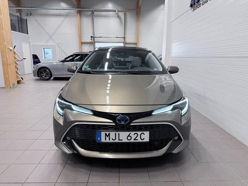 Begagnad Toyota Corolla Executive 184 HK (135 kW) 2019 Grön Kombi