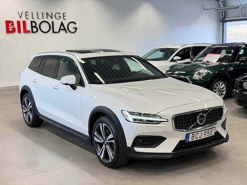 Begagnad Volvo V60 CC Momentum 200 HK (147 kW) 2019 Vit Kombi