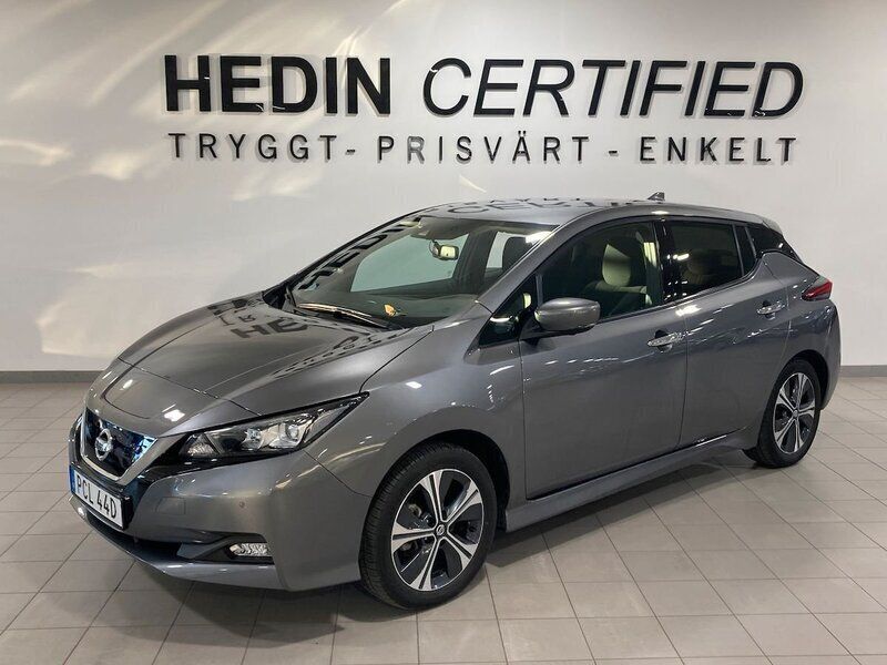 Grå (grey) Begagnad 2021 Nissan Leaf N-Connecta Halvkombi | 254 900 kr (Dyr) - Bild 1/4