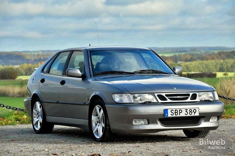 Ljusgrå (ljusgrå metallic) Begagnad 2001 Saab 9-3 Aero Sedan | 60 000 kr - Bild 1/4