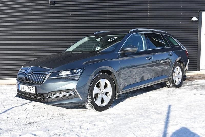 Begagnad Skoda Superb Business Line 218 HK (160 kW) 2022 Grå Kombi