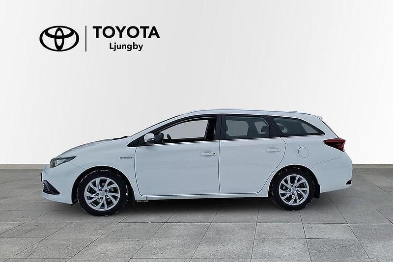 Begagnad Toyota Auris Touring Sports Active 137 HK (100 kW) 2017 Vit Kombi