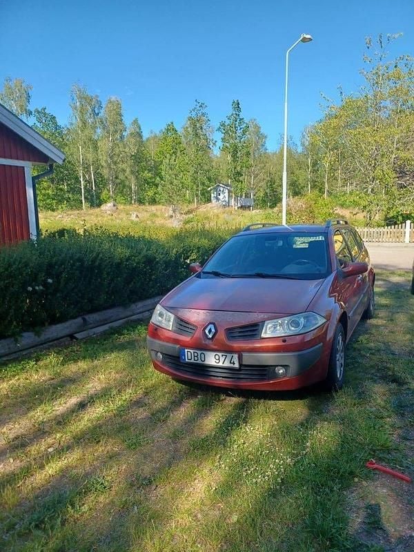 Röd Begagnad 2007 Renault Mégane GrandTour Kombi | 18 000 kr (Marknadspris) - Bild 1/4