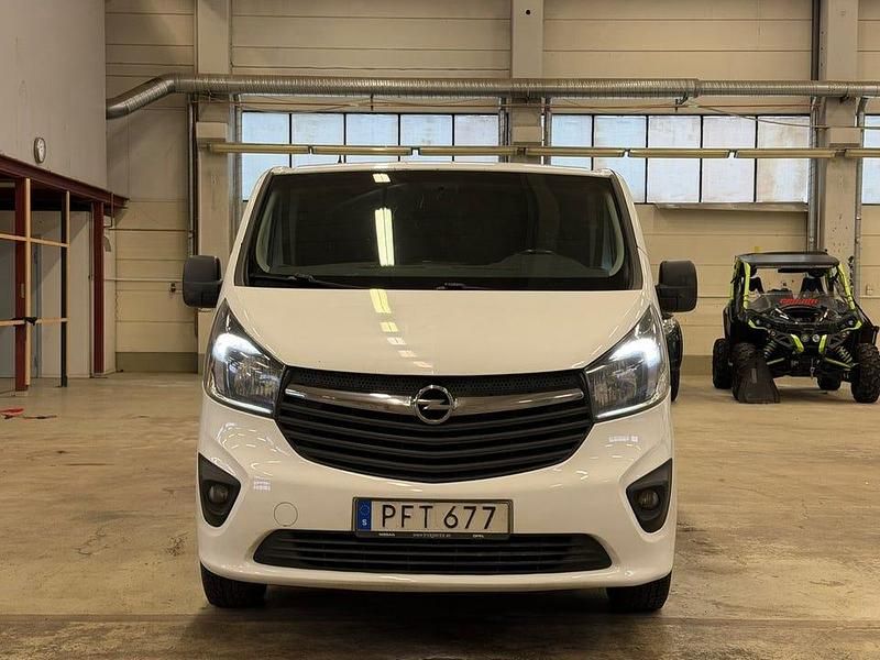 Begagnad Opel Vivaro 120 HK (88 kW) 2017 Vit Minibuss