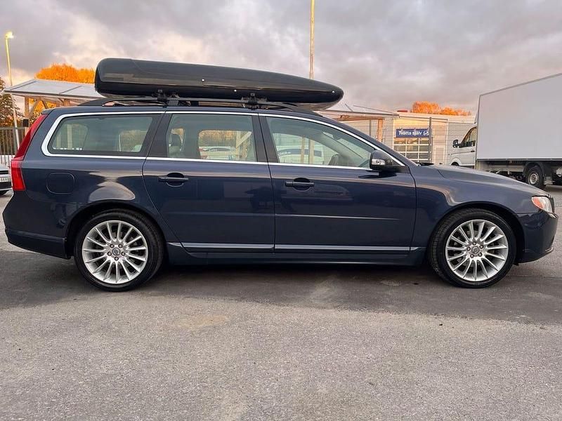 Begagnad Volvo V70 Momentum 163 HK (119 kW) 2011 Blå (blå metallic) Kombi