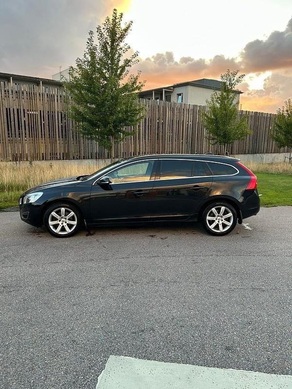 Begagnad 2011 Volvo V60 Kombi | 68 000 kr (Bra pris) - Bild 1/4