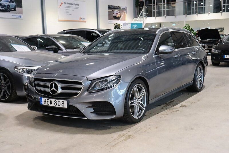 Grå Begagnad 2017 Mercedes E220 AMG Kombi | 229 900 kr (Lite dyr) - Bild 1/4