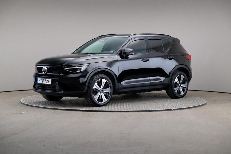 Svart Begagnad 2023 Volvo XC40 Core SUV | 319 000 kr - Bild 1/4