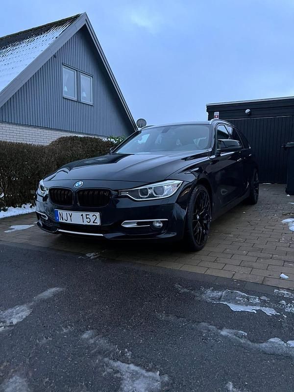 Begagnad 2014 BMW 320 Kombi | 139 900 kr (Marknadspris) - Bild 1/4