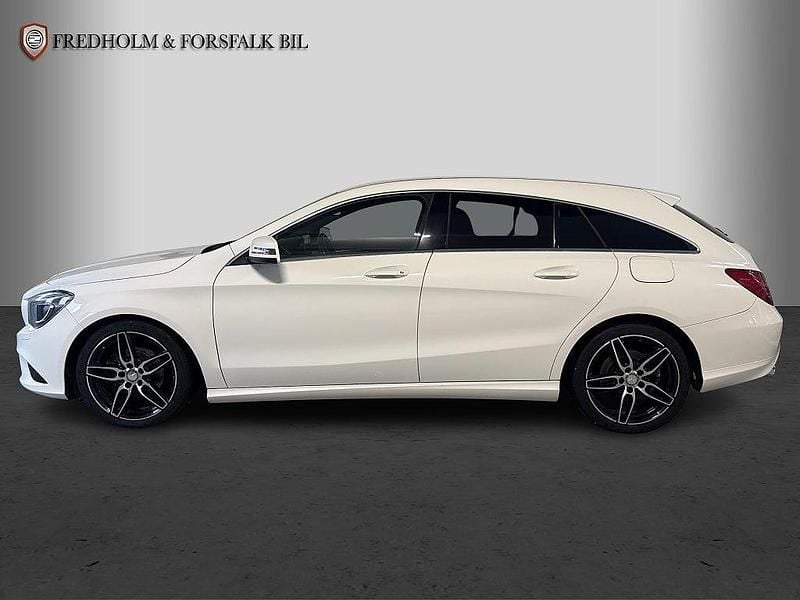 Begagnad Mercedes CLA220 Shooting Brake AMG 177 HK (130 kW) 2015 Vit Kombi