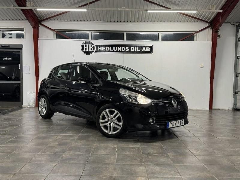 Begagnad Renault Clio IV 90 HK (66 kW) 2016 Svart Halvkombi
