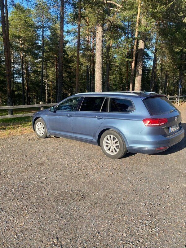 Blå Begagnad 2015 VW Passat Kombi | 110 000 kr (Marknadspris) - Bild 1/4