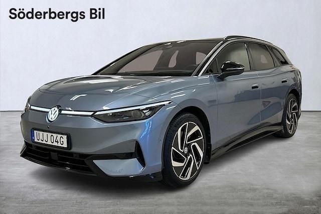 Ljusblå Begagnad 2024 VW ID.7 Pro Sedan | 599 800 kr (Marknadspris) - Bild 1/4