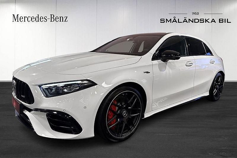 Vit Ny 2025 Mercedes A45 AMG AMG Halvkombi | 673 000 kr - Bild 1/4
