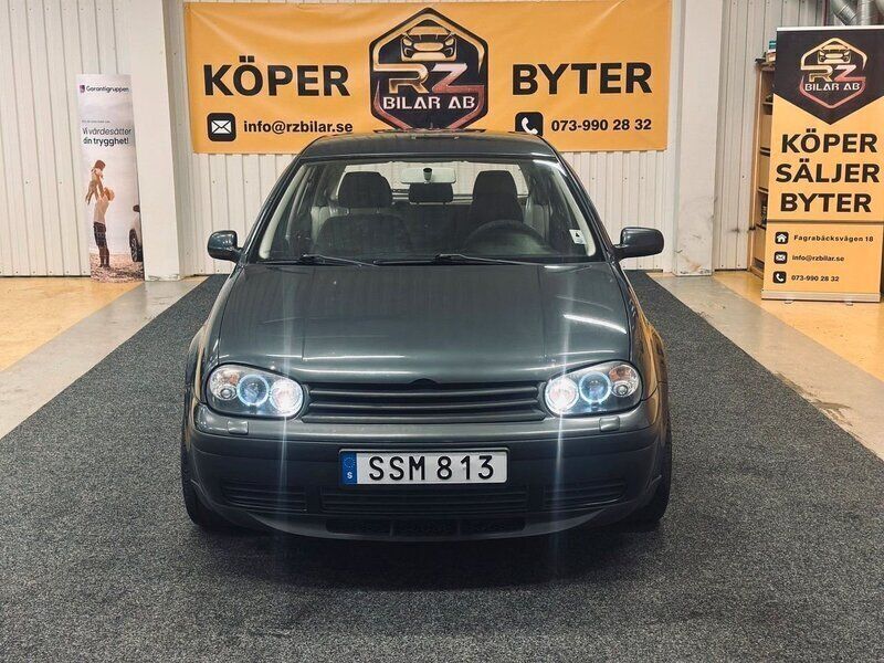 Mörkgrå Begagnad 2001 VW Golf IV Basis Halvkombi | 19 900 kr (Lite dyr) - Bild 1/4