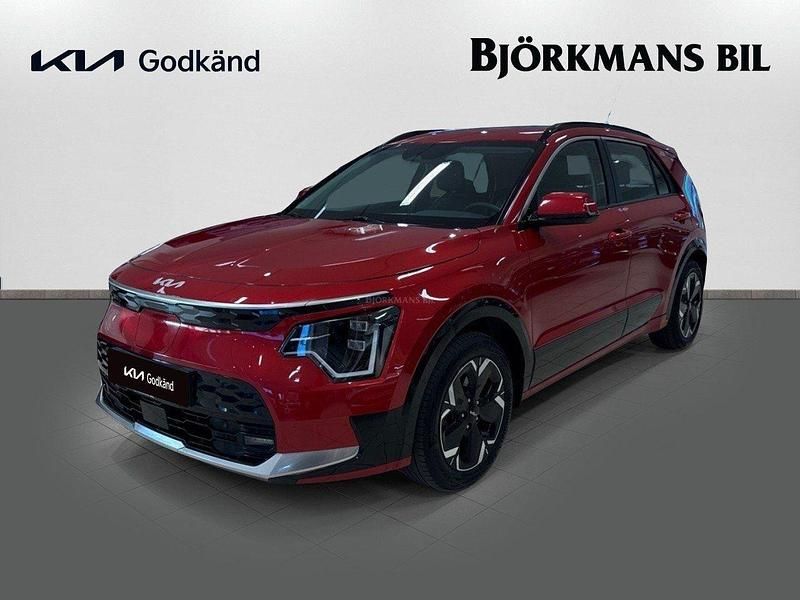 Röd (/cr5/ runway red m) Begagnad 2022 Kia e-Niro SUV | 309 000 kr (Lite dyr) - Bild 1/4