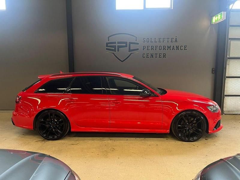 Begagnad Audi RS6 561 HK (412 kW) 2015 Röd Kombi