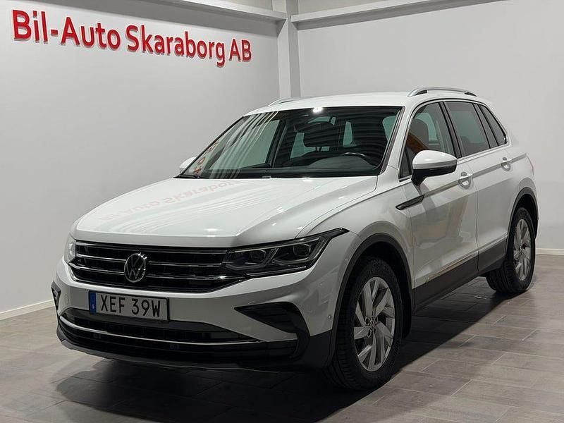 Vit Begagnad 2021 VW Tiguan Elegance SUV | 248 500 kr (Bra pris) - Bild 1/4
