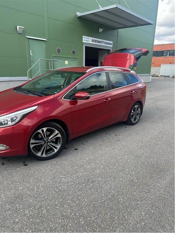 Röd Begagnad 2015 Kia Ceed Sportswagon Comfort Kombi | 70 000 kr (Bra pris) - Bild 1/4