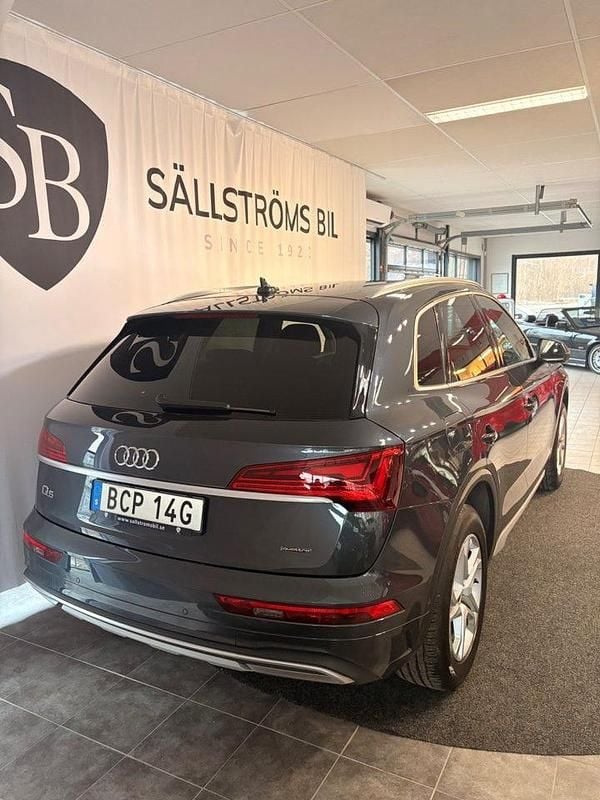 Begagnad Audi Q5 Comfort 204 HK (150 kW) 2024 Grå SUV