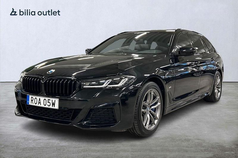 Svart Begagnad 2021 BMW 530e M Sport Kombi | 349 900 kr (Bra pris) - Bild 1/3