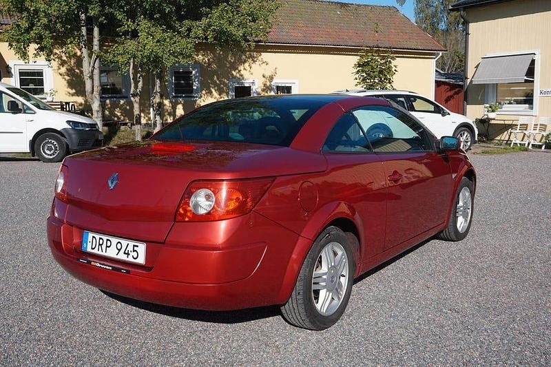 Begagnad Renault Mégane Cabriolet 135 HK (99 kW) 2004 Mörkröd Cab