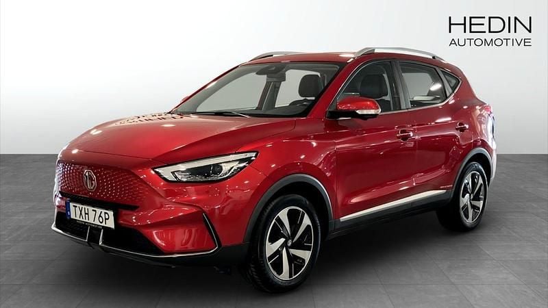 Röd (red) Begagnad 2022 MG ZS Luxury Sedan | 249 900 kr (Bra pris) - Bild 1/4