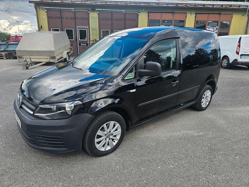 Svart Begagnad 2017 VW Caddy Minibuss | 127 500 kr (Marknadspris) - Bild 1/4