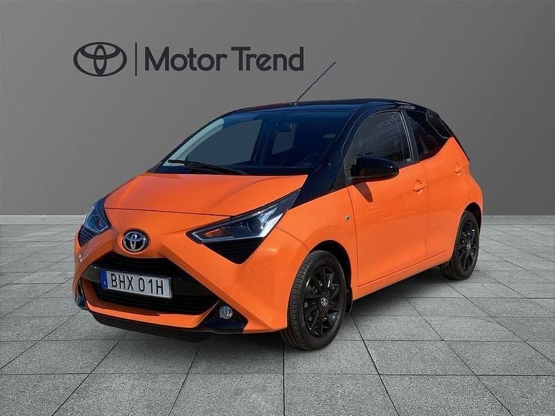 Orange Begagnad 2020 Toyota Aygo X-cite Halvkombi | 119 000 kr (Marknadspris) - Bild 1/3