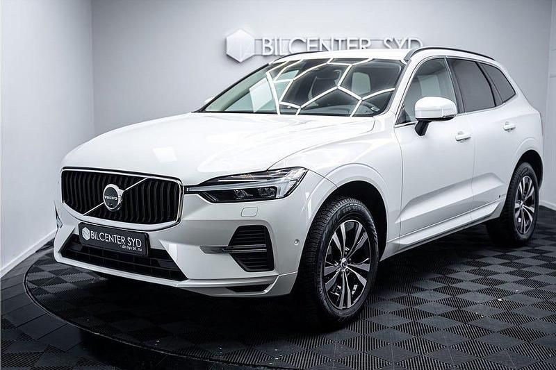 Vit Begagnad 2022 Volvo XC60 Momentum SUV | 449 900 kr (Marknadspris) - Bild 1/4