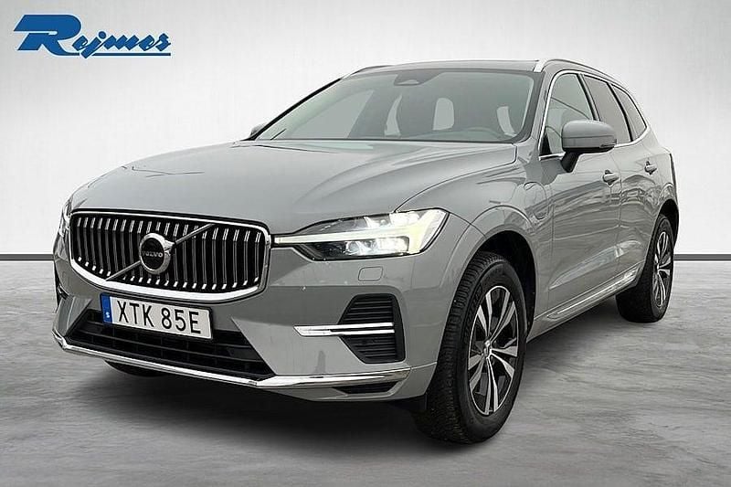 Grå Begagnad 2023 Volvo XC60 Core SUV | 459 900 kr (Marknadspris) - Bild 1/4