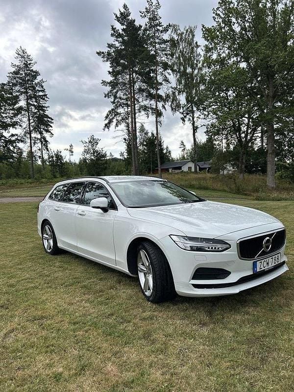Vit Begagnad 2018 Volvo V90 Kinetic Kombi | 155 000 kr (Marknadspris) - Bild 1/4