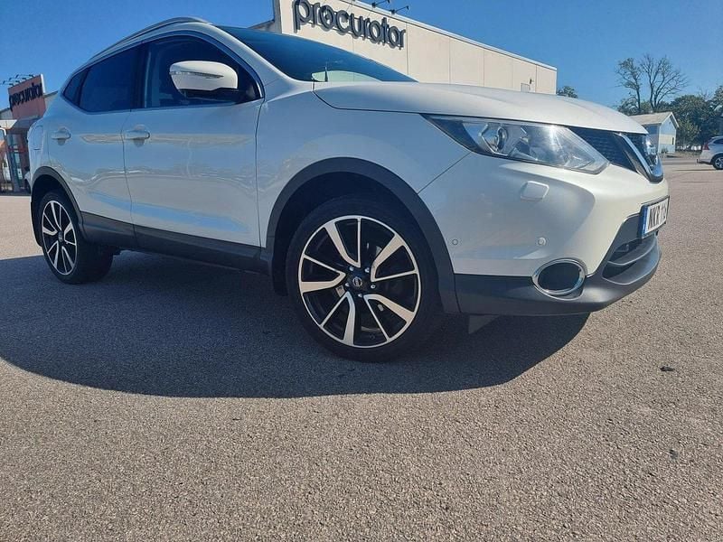 Vit Begagnad 2014 Nissan Qashqai 360º SUV | 87 000 kr (Marknadspris) - Bild 1/4
