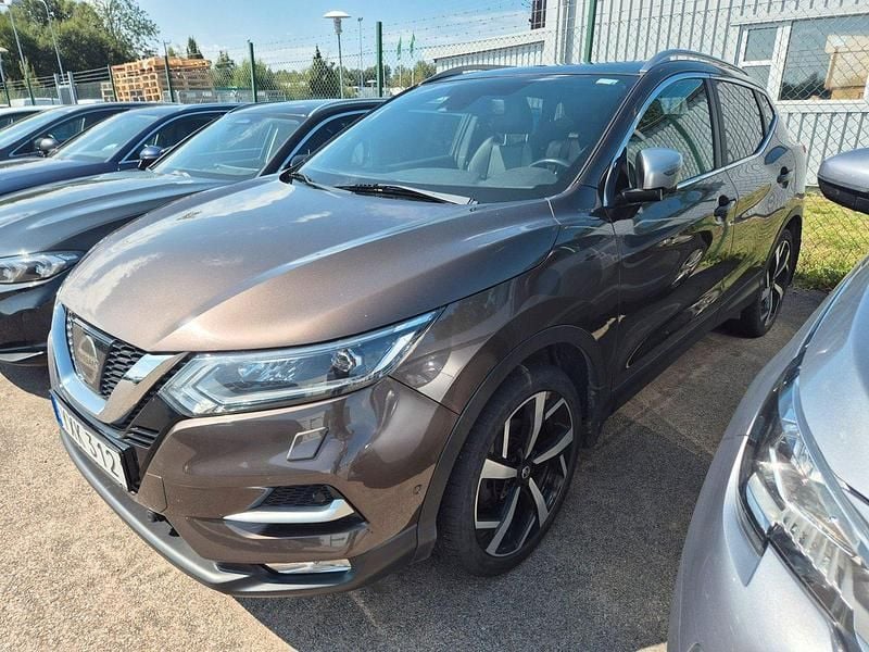 Brun Begagnad 2018 Nissan Qashqai Tekna SUV | 169 000 kr (Marknadspris) - Bild 1/4
